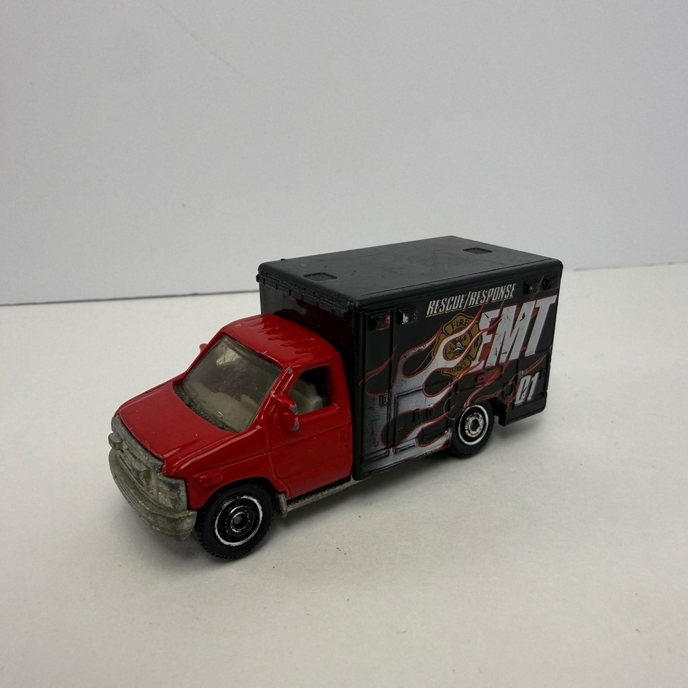 Matchbox 2009 Ford E-350 Ambulance Red Black EMT Rescue Response MB771